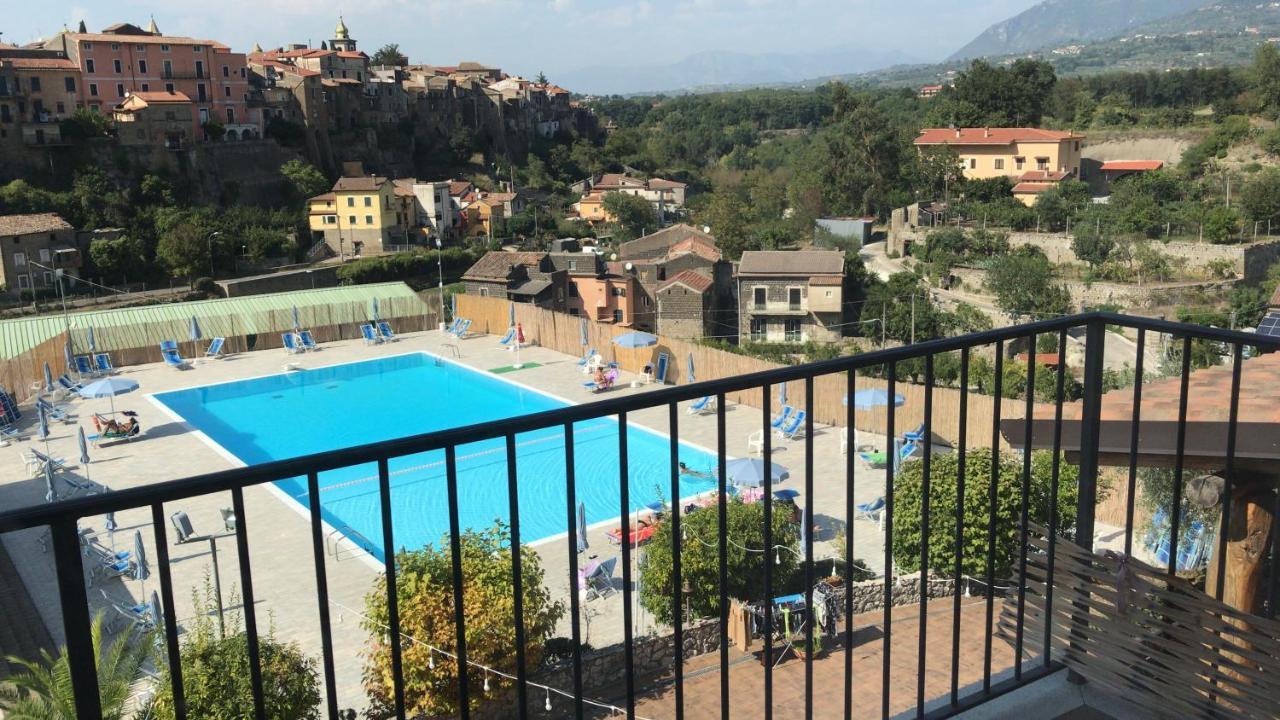 Le Rocce Bed & Breakfast SantʼAgata deʼ Goti Bagian luar foto